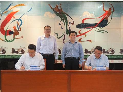 //news.avziyuan.net/__local/1/03/DE/19ECAAA1222032C1D983F776858_17850171_1F4FD.jpg